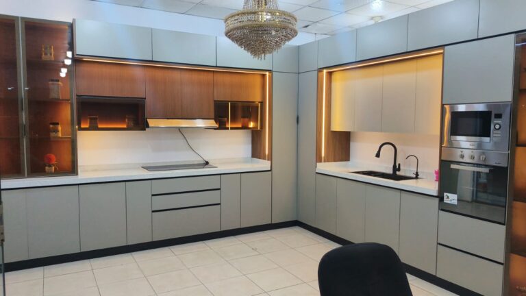 كيف تصمم مطبخ مثالي في الرياض: دليل عملي للتصميم والتنظيم