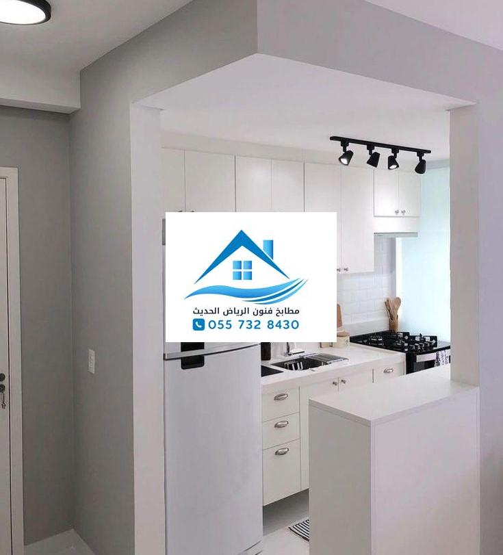 مطبخ صغير مفتوح بتصميم فاخر